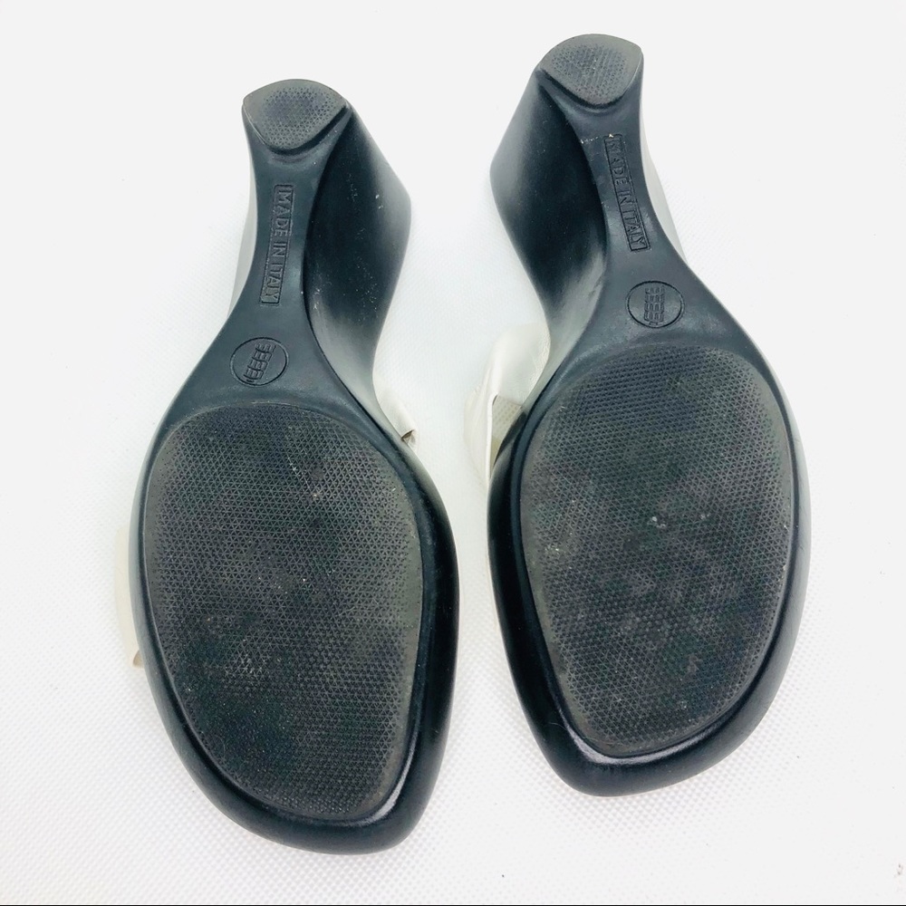 Italian Shoemakers Leather Wedge White Sandals - Picture 5 of 7
